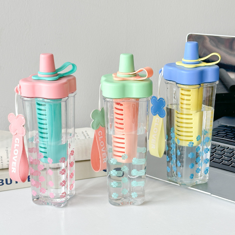 Summer high-appearation-level four-leaf clover straw cup, simple and creative, large-capacity plastic water cup for girls to wear outdoors with a tea strapping full figure