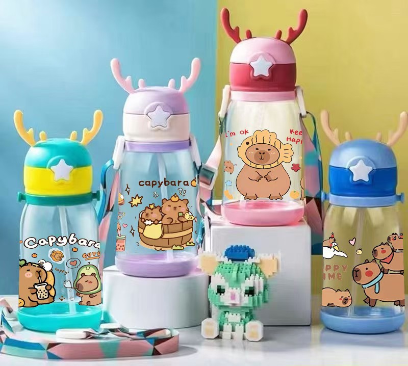 New summer popular cartoon water cup, children's large-capacity antler plastic cup, student outdoor straw cup Application Scenario
