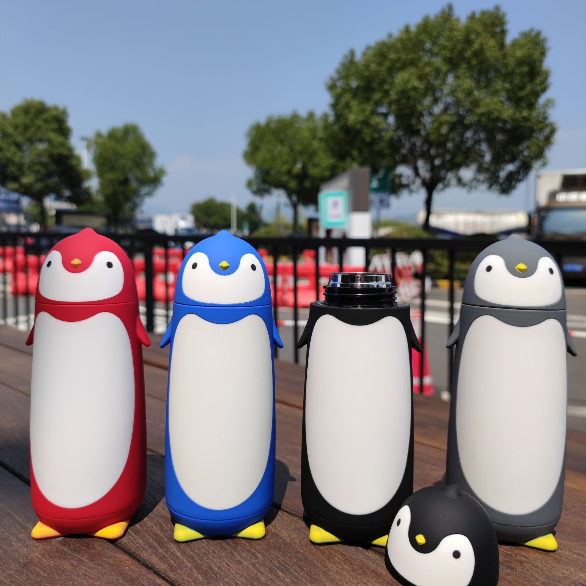 Yafeiqi Factory Direct sales, OEM gift customization, cross-border exclusive supply, Penguin Insulated Double-layer stainless steel water cup full figure