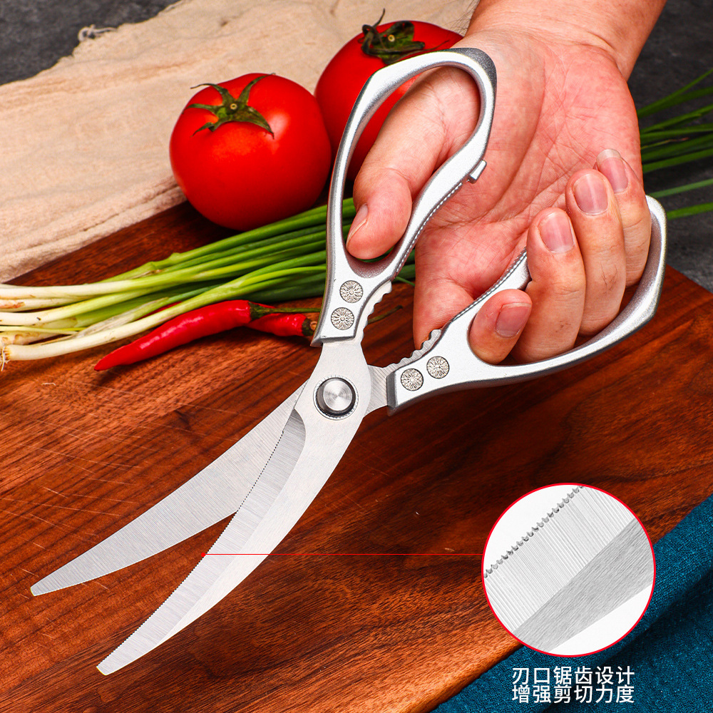 Lin Tai's multi-functional stainless steel Japanese chicken bone scissors, household kitchen barbecue scissors SK5, powerful scissors hummingbird scissors Application Scenario