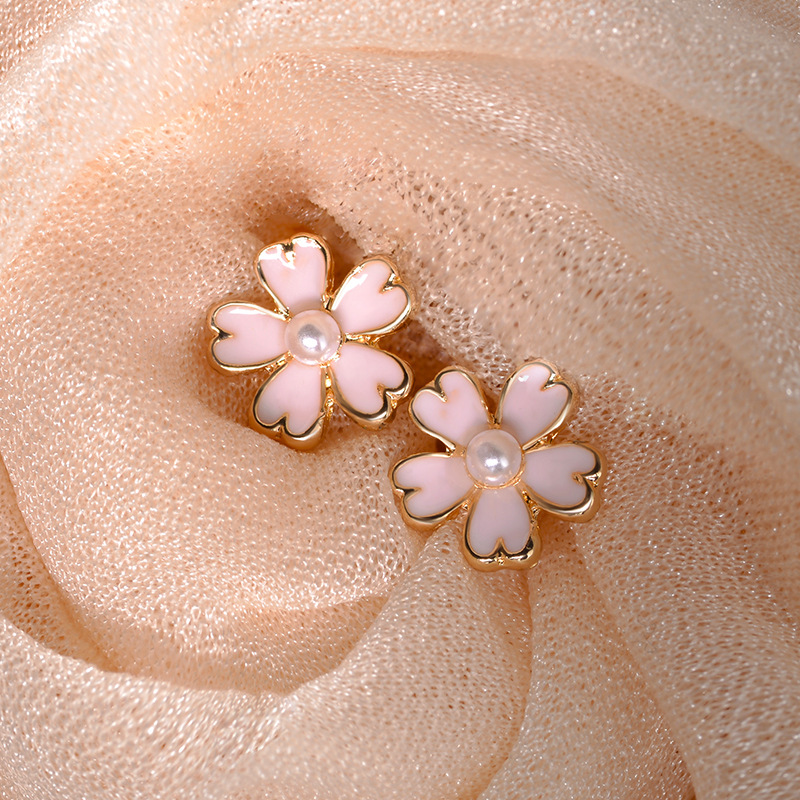 Japanese and Korean fresh and light pink flower pearl stud earrings, Korean version of five-leaf flower earrings without ear holes Specification drawing