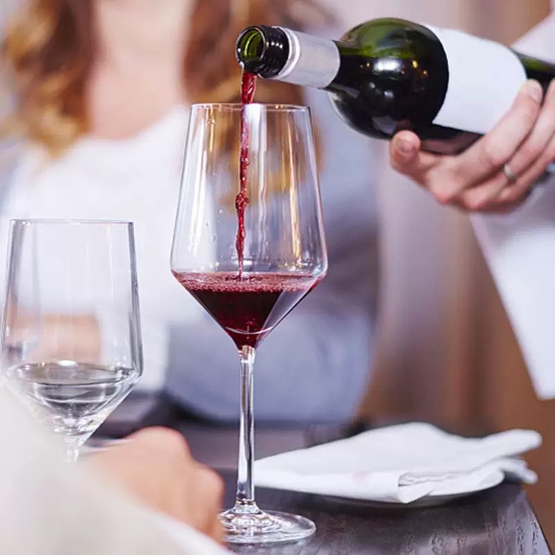 High-footed glass European-style crystal red wine set for home use, creative large and high-end wine vessel glass wholesale Application Scenario