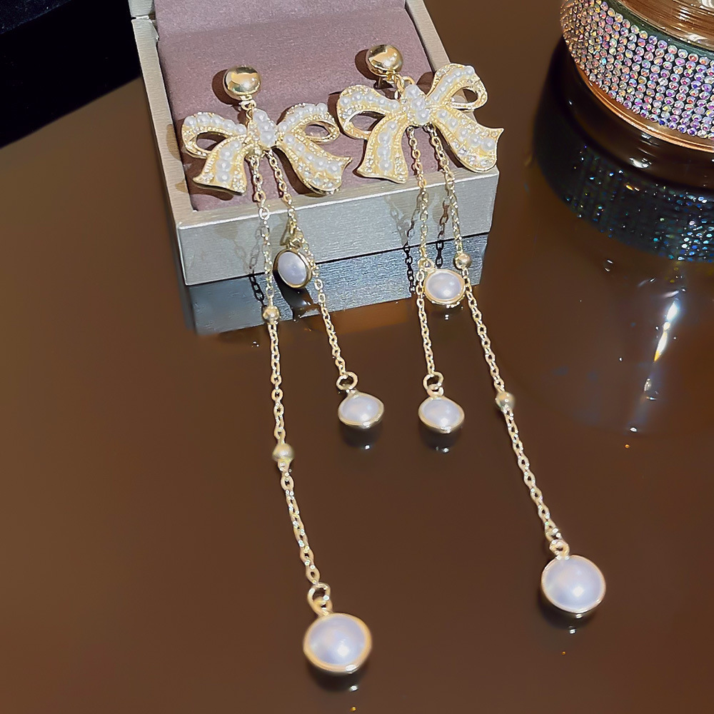 Korean style fashion socialite style pearl full diamond bow earrings with tassels, high-end long and exquisite earrings for women wholesale Application Scenario