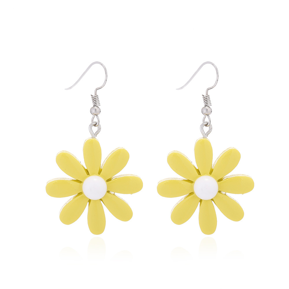 Korean style elegant resin Daisy earrings 2023 new summer fashion Internet celebrity flower stud earrings women's accessories Item Picture