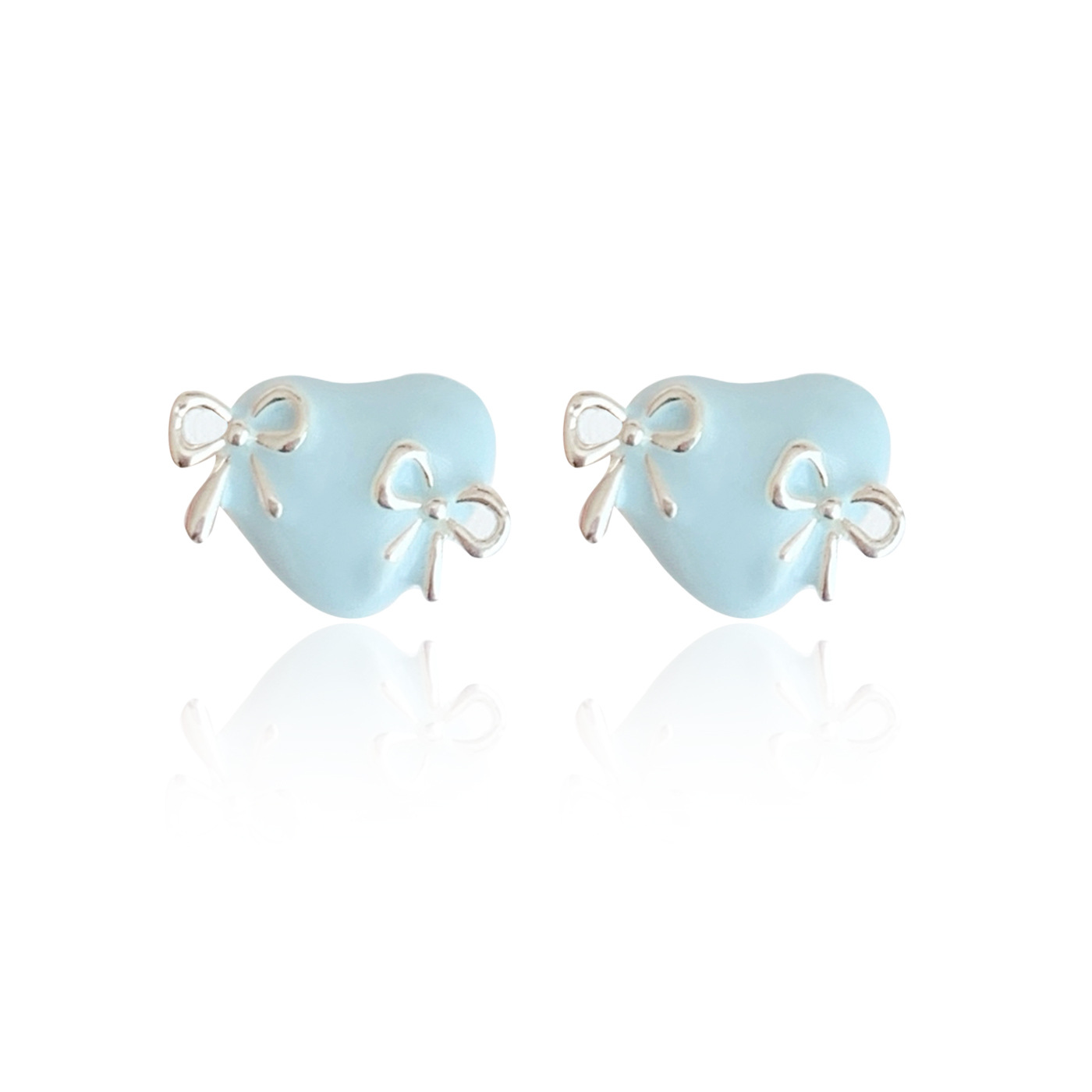 New cream blue oil-dripping heart-shaped ear studs, Instagram-style silver needle for girls, girlish dopamine, niche and sweet ear rings Item Picture