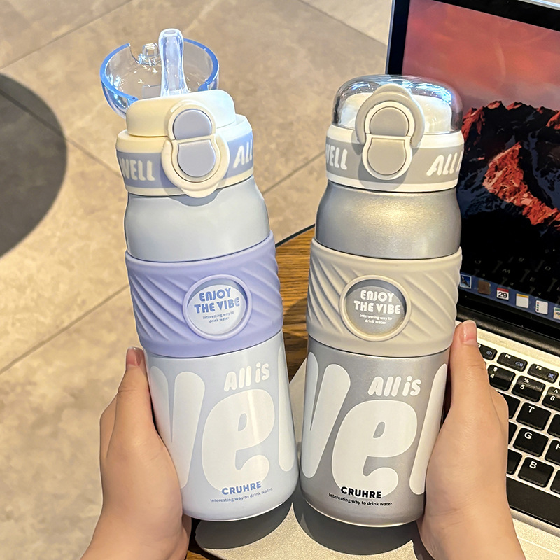 The WELL simple dual-drink thermos cup with a high aesthetic level features a lock design and a sturdy handle for easy carrying. It is a straw cup Application Scenario