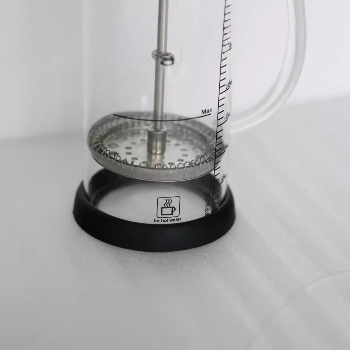 Glass handle French press, household French filter press, heat-resistant high borosilicate coffee pot, American utensils, glass measuring cup Application Scenario