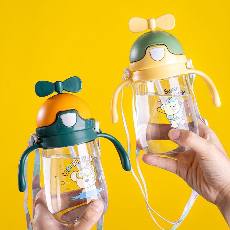 Changnuo Cartoon cute straw Cup Plastic Space Cup for both boys and girls, portable for going out, leak-proof and shock-resistant full figure