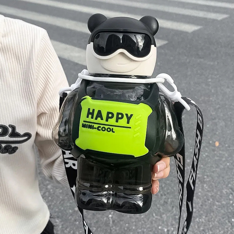 Little Bear plastic water cup, high appearance level, cute children's straw cup, boys' trendy and fashionable, large-capacity portable water cup Application Scenario