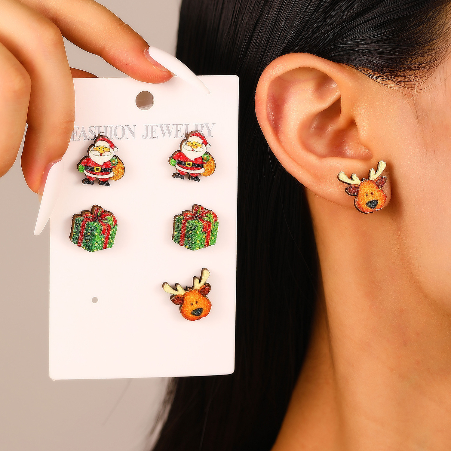 European and American Christmas earrings 2024 Moose walking stick Christmas Tree gloves Wooden Stud earrings set Women's cross-border accessories Specification drawing
