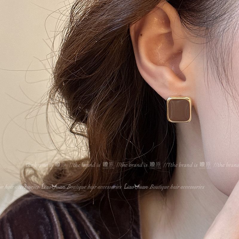 Maillard Milk Coffee retro glazed pearl Stud earrings 2024 New style, women's light luxury niche earrings, simple ear rings details Picture