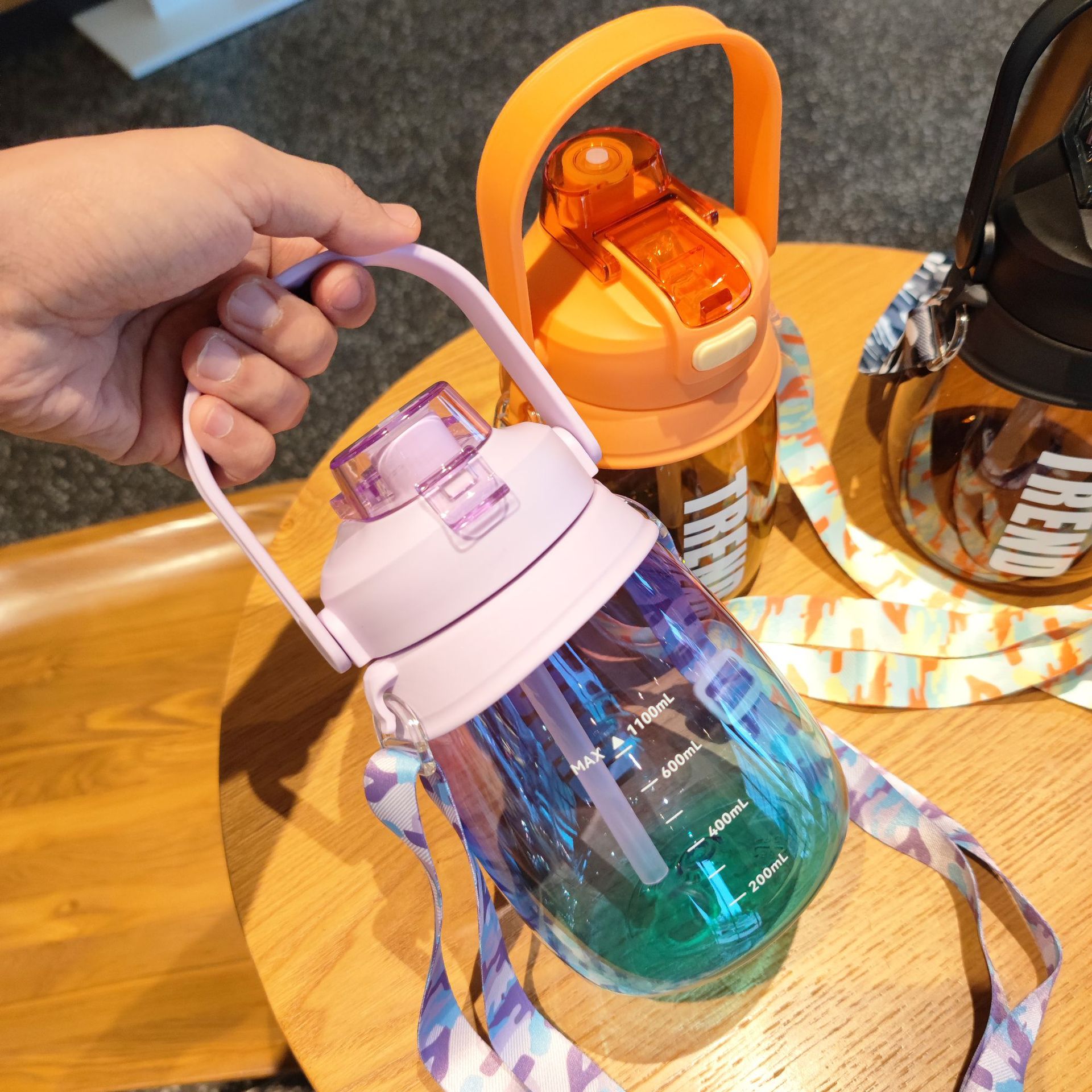 High appearance level, double-drinking cup, cross-border children's straw cup, large-belted cup, portable crossbody strap, new trendy and cute water bottle Application Scenario