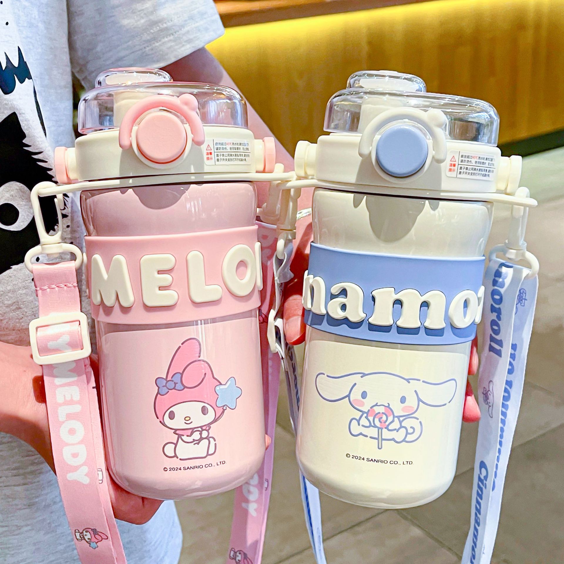 Sanrio officially authorized student water cup, high appearance level, large-capacity double-drinking insulated cup, convenient to carry sports water cup full figure