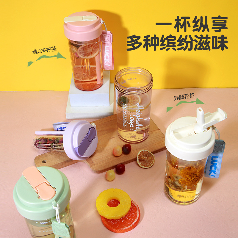 Summer simple flower tea cup, large-capacity tea brewing plastic cup, student sports portable tea and water separation straw water cup Application Scenario