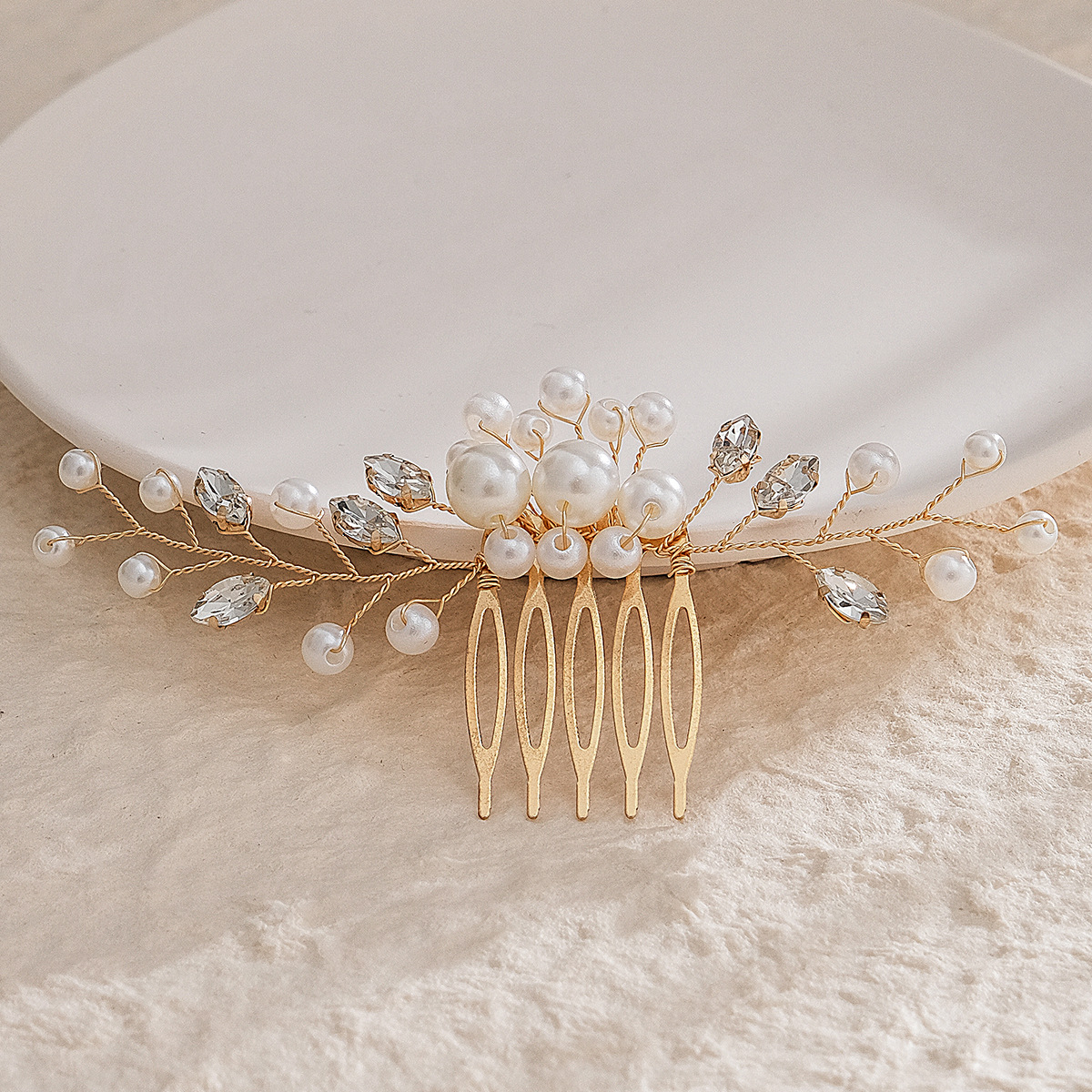 Korean-style exquisite updo hair accessories, simple pearl headwear for the bride's wedding, five-toothed water diamond insert comb, handcrafted beaded hair comb full figure