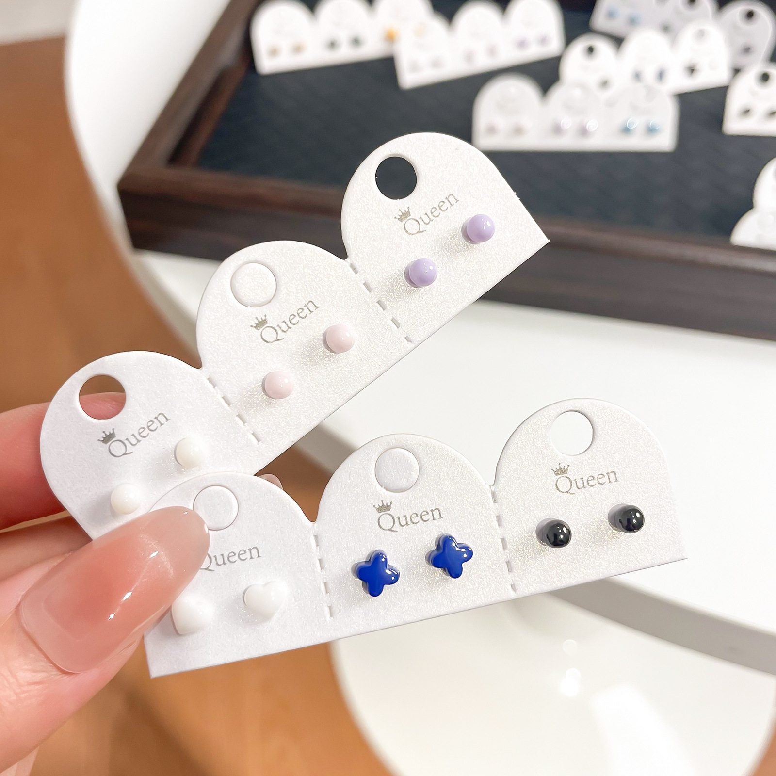 Bio-ceramic ear piercings, medical-grade ceramic ear needles, anti-allergy earrings, no need to remove ear bone nails while sleeping, ear accessories Specification drawing