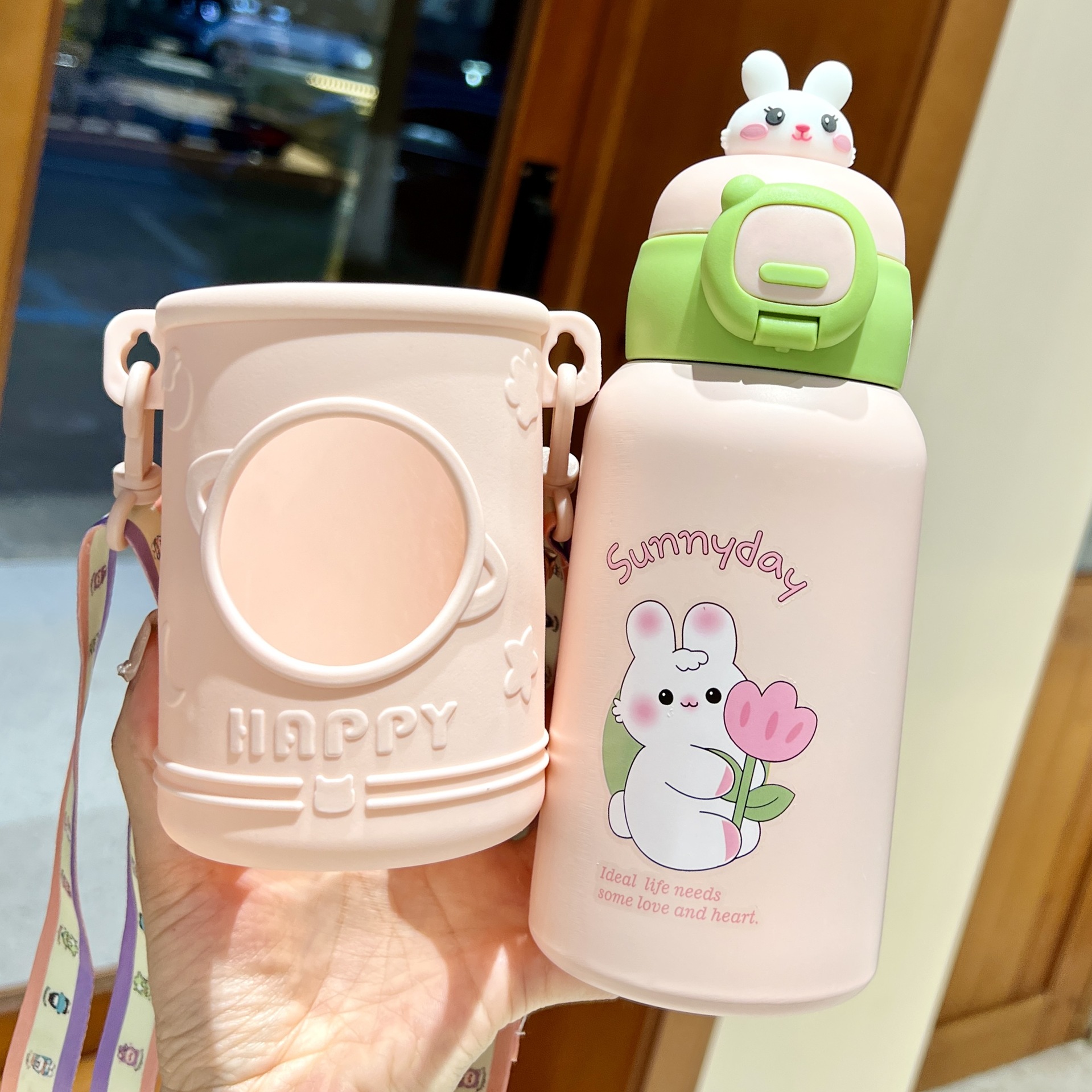 New children's water cup, stainless steel portable slanted straw cup, cute girls, large-capacity insulated cup for kindergartens Application Scenario