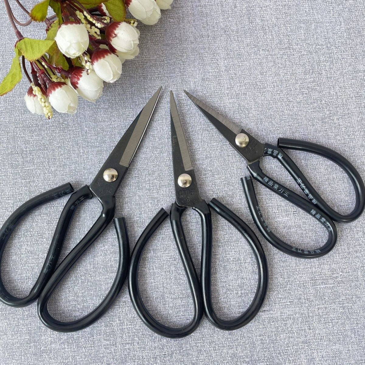 Kitchen Knife King Professional industrial-grade and civilian genuine scissors, sharp, pointed scissors, durable, household, office and daily-use scissors full figure