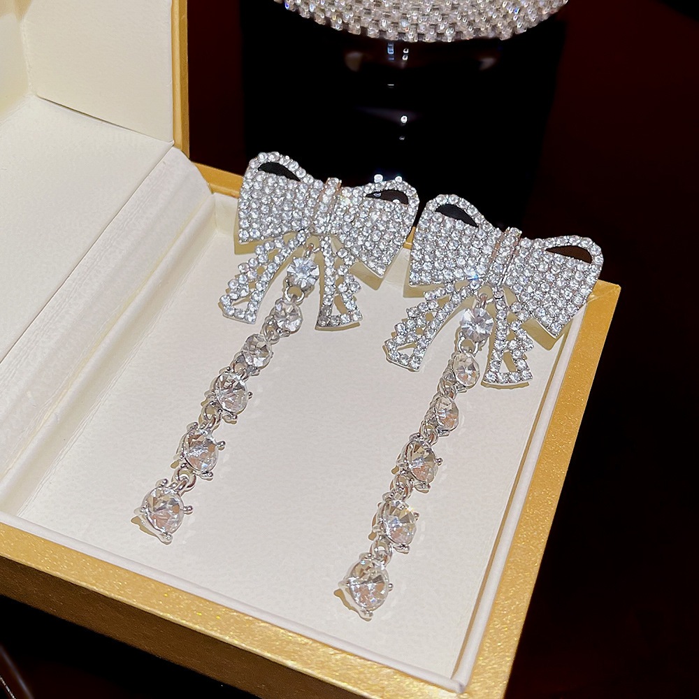 European and American style, exaggerated bow earrings, tassels, high-end feel, super dazzling, full of diamonds, light luxury earrings for socialites wholesale details Picture