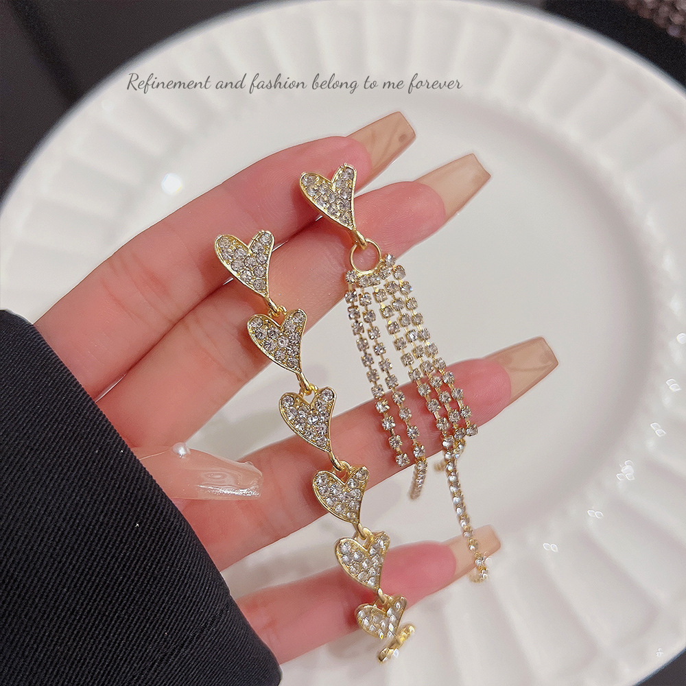 New asymmetrical heart-shaped tassel earrings from South Korea, silver needle high-end earrings, women's fashionable and light luxury full-diamond jewelry Specification drawing