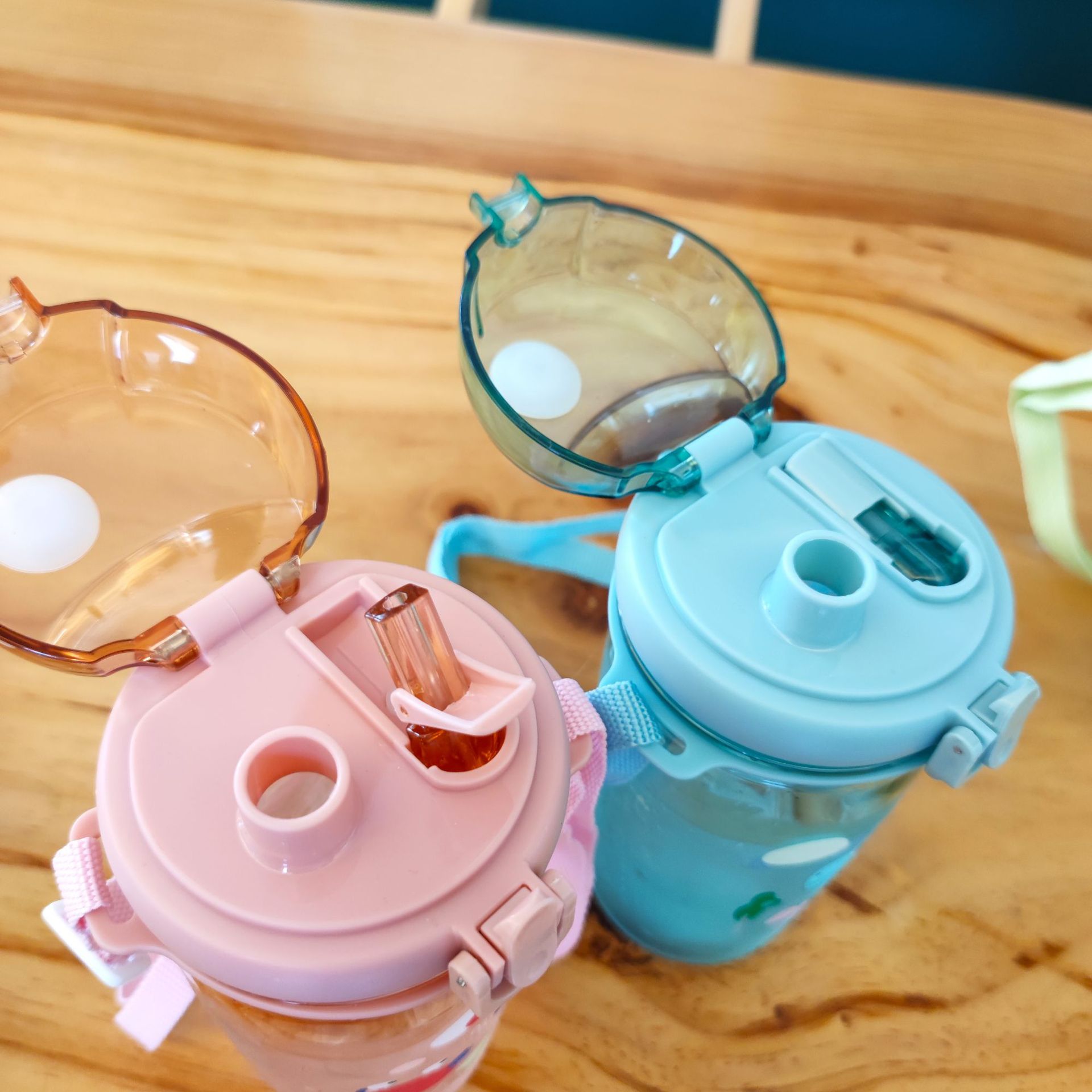 New children's double-drinking spout water cup, portable shoulder strap cup with lock, outdoor casual water bottle, fitness and sports cup Application Scenario