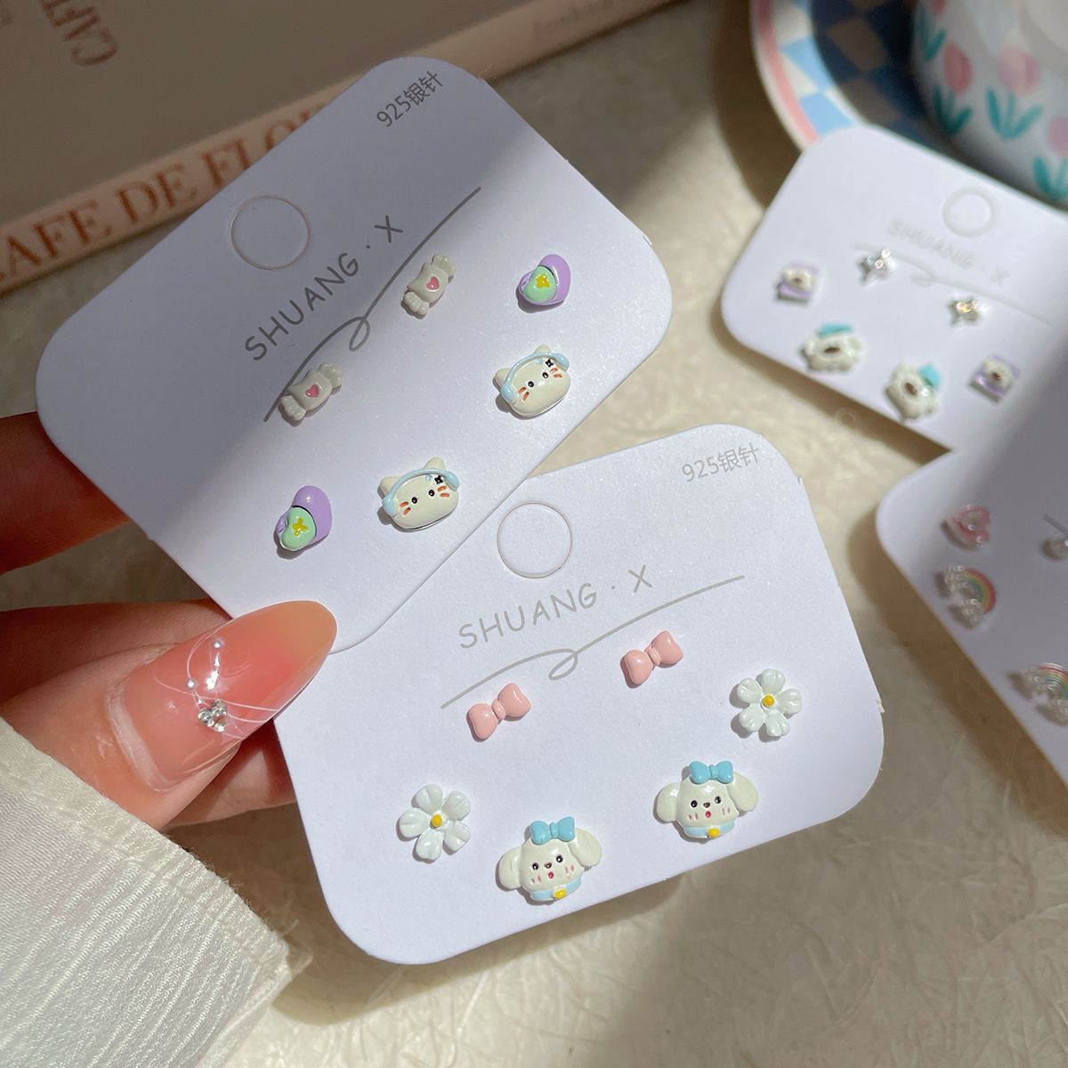 A three-piece set of cartoon cute cat heart-shaped stud earrings, full of childlike charm and girlish charm, exquisite and refreshing summer animal earrings full figure