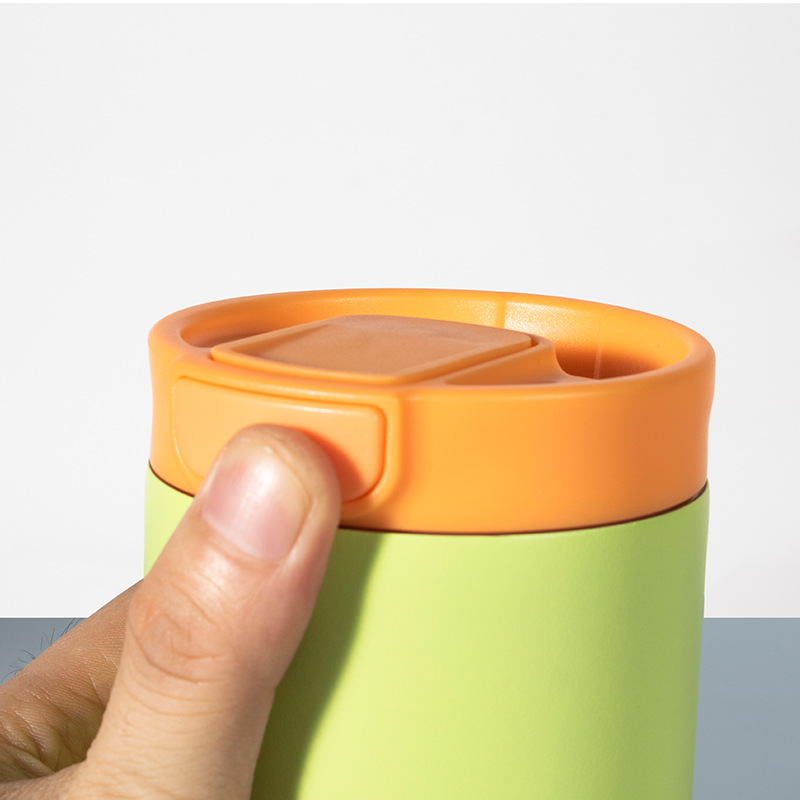 Amazon's best-selling private mold 2025 new product: insulated cup, button coffee cup, 304 stainless steel leak-proof coffee cup Application Scenario