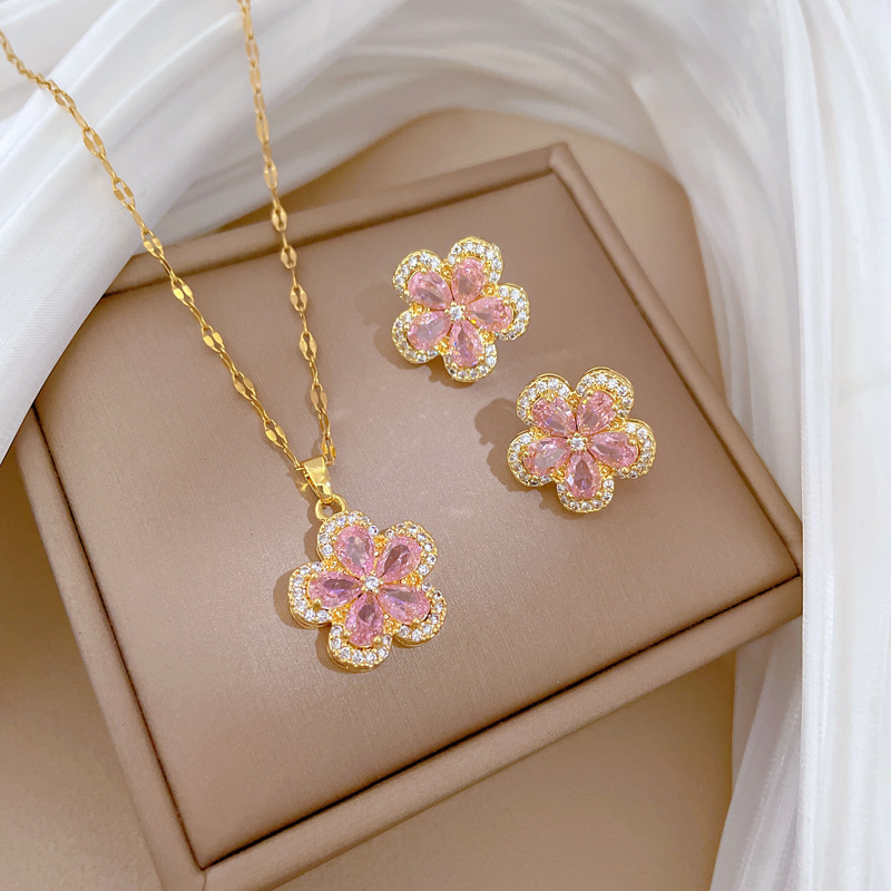 【 Titanium Steel 】 Five-leaf Flower Necklace Earring set, light luxury, micro-inlay, personalized and elegant banquet earrings and Necklaces combination Application Scenario