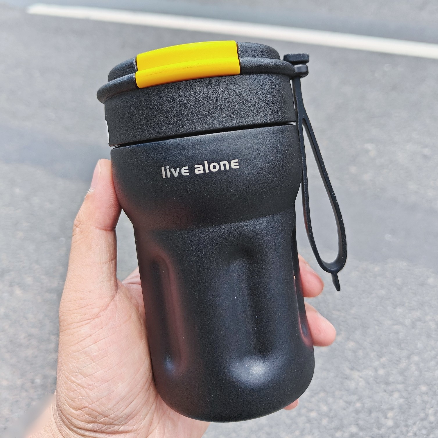 ins simple coffee cup with straw for cold preservation, high appearance level water cup, solid color couple portable hand-held, niche insulated cup details Picture