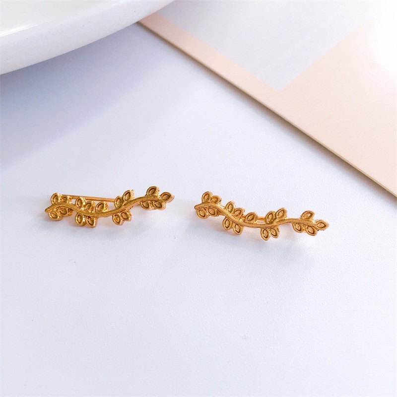wish Amazon cross-border new jewelry naturally popular multi-layer leaf earrings and curved branch leaf earrings Application Scenario