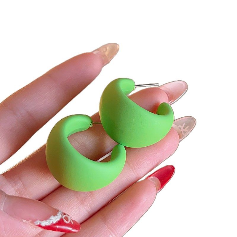 The fresh and green earrings exude a sense of sophistication for women. The exaggerated ear rings are a new style in 2025, with a unique and elegant touch. The ear studs are fashionable earrings Item Picture