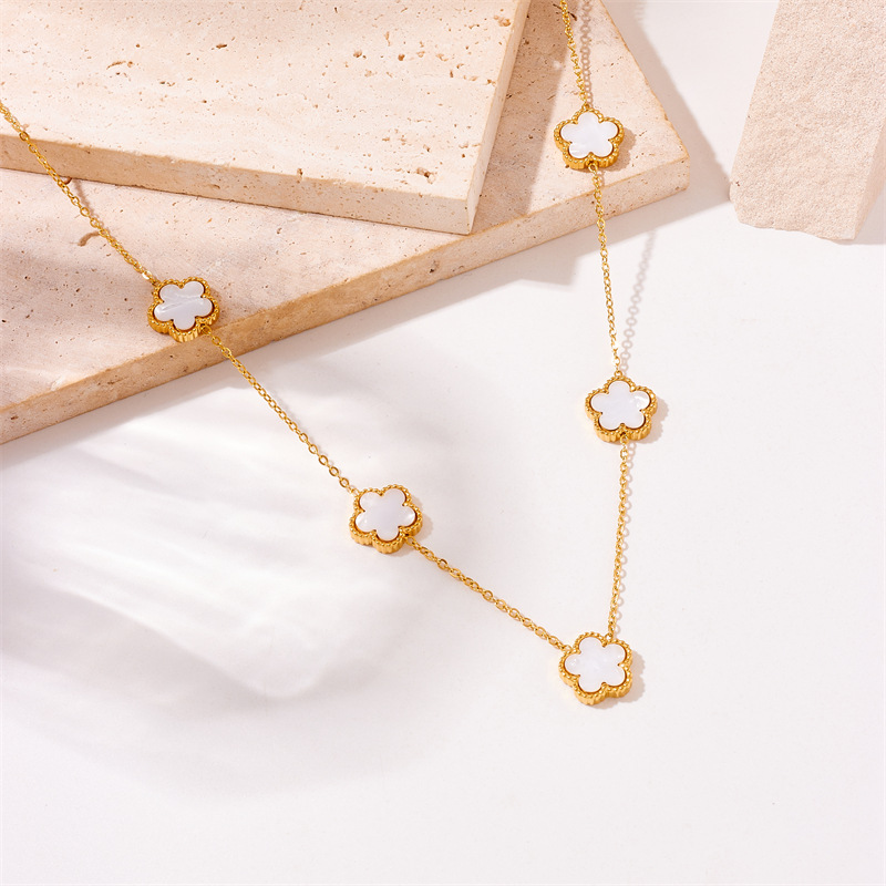 Korean-style fashionable, simple and versatile daily two-color black and white flower gold-plated stainless steel chain jewelry necklace Specification drawing