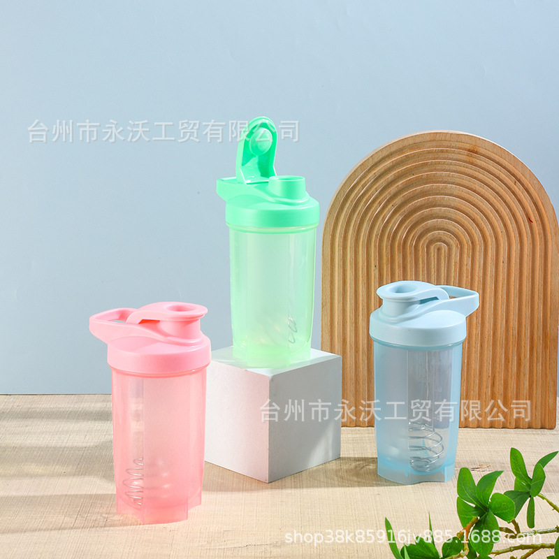 Shaker cup, fitness water cup, protein shaker powder cup, graduated milkshake mixing cup, portable sports cup for both men and women Application Scenario