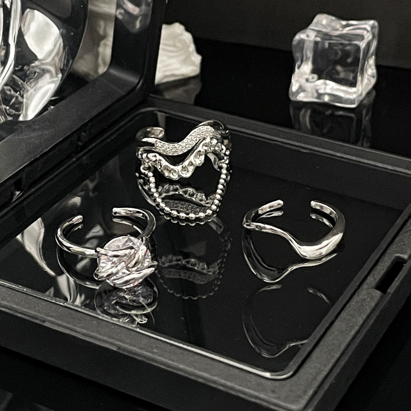 A niche design chain tassel zircon open ring for women, a light luxury, exquisite and fashionable ink-style ring trend Application Scenario