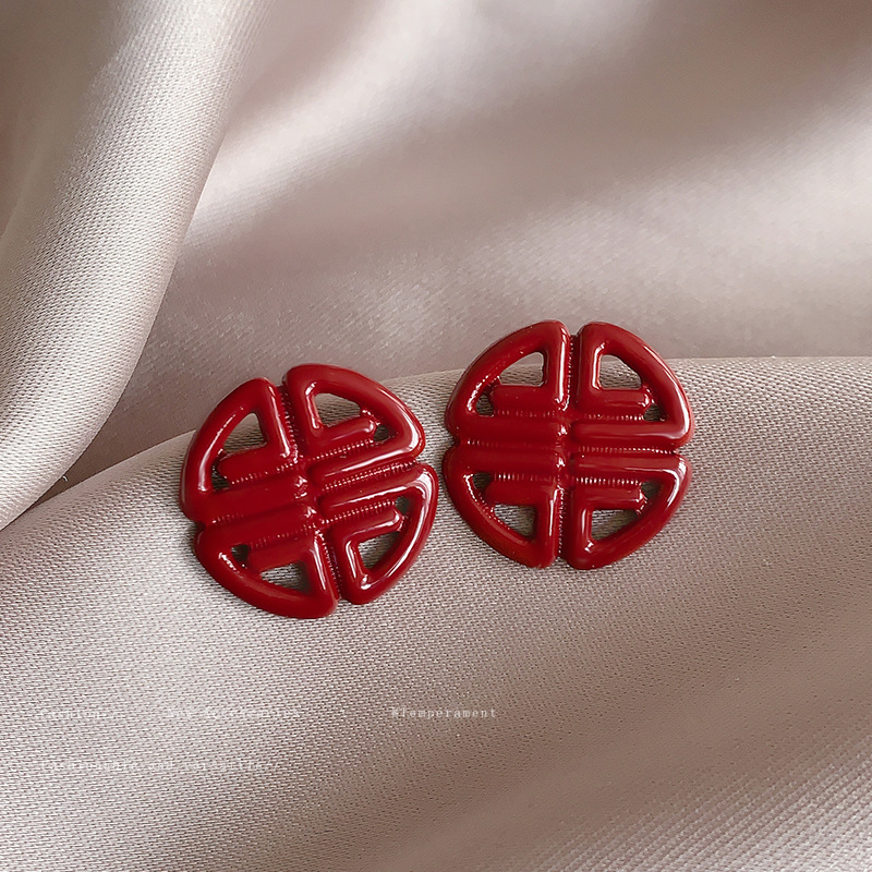 Ankela Red hollowed-out "Xi" character ear studs for Women 2024 New bestseller, high-end and niche ear studs, fashionable and versatile earrings Specification drawing