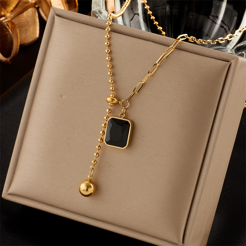 Korean version of a niche high-end simple metal titanium steel black square diamond round bead asymmetrical pull-out adjustable collarbone necklace full figure