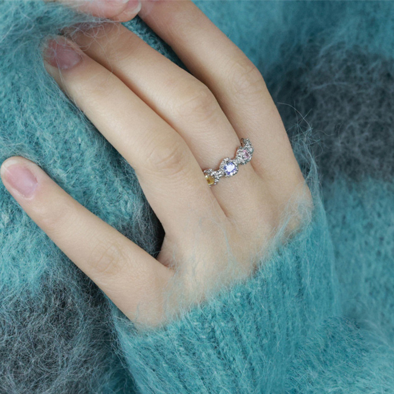 A niche design sense and elegant zircon open ring with a feminine texture, a sweet and cool in color, and a cold and trendy ins index ring details Picture