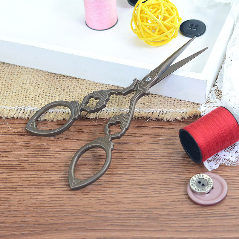 Wholesale of Xinyi scissors, retro scissors, gold-plated embroidered scissors, stainless steel mini scissors, and antique pointed scissors Specification drawing