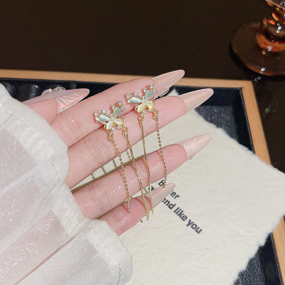 S925 Silver needle butterfly tassel earrings exude a sense of light luxury and sophistication, with sweet and exquisite stud earrings. They are fashionable and elegant, simple and elegant earrings for women Application Scenario