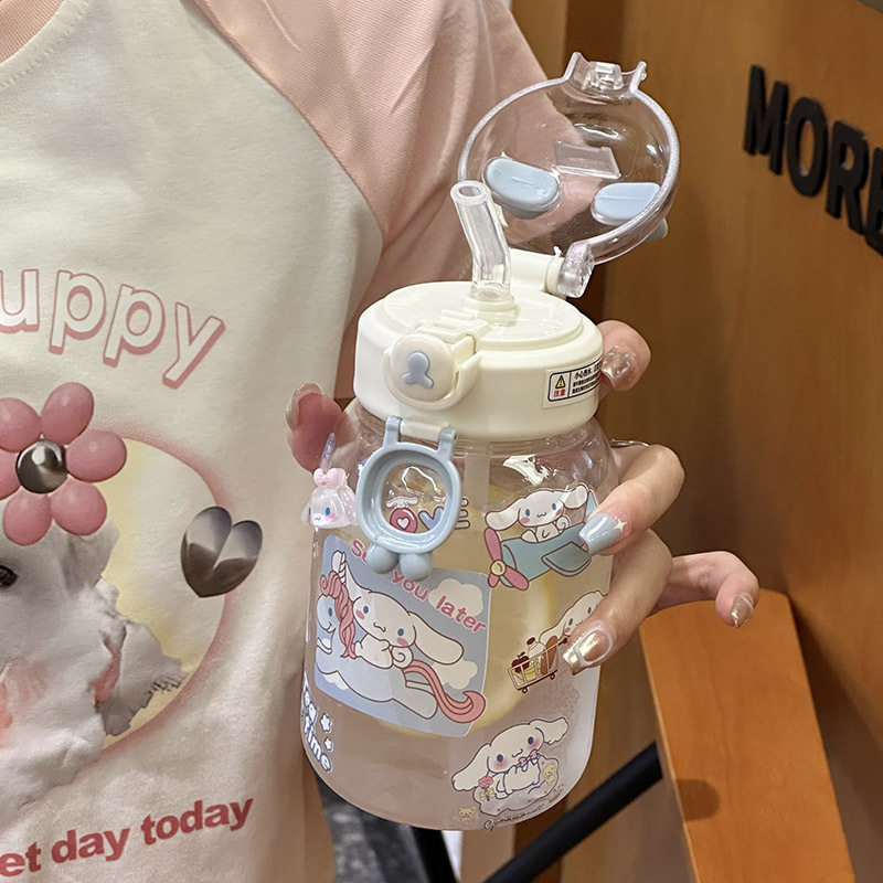 This is a new type of portable plastic cup with a cute three-dimensional sticker and a cartoon character for young girls, featuring a straw and rabbit ears Application Scenario