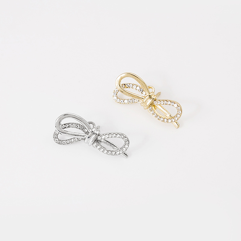 Japanese and Korean fashion style, diamond-encrusted bow brooch, anti-exposure accessory, button, creative decoration, versatile on Instagram Application Scenario
