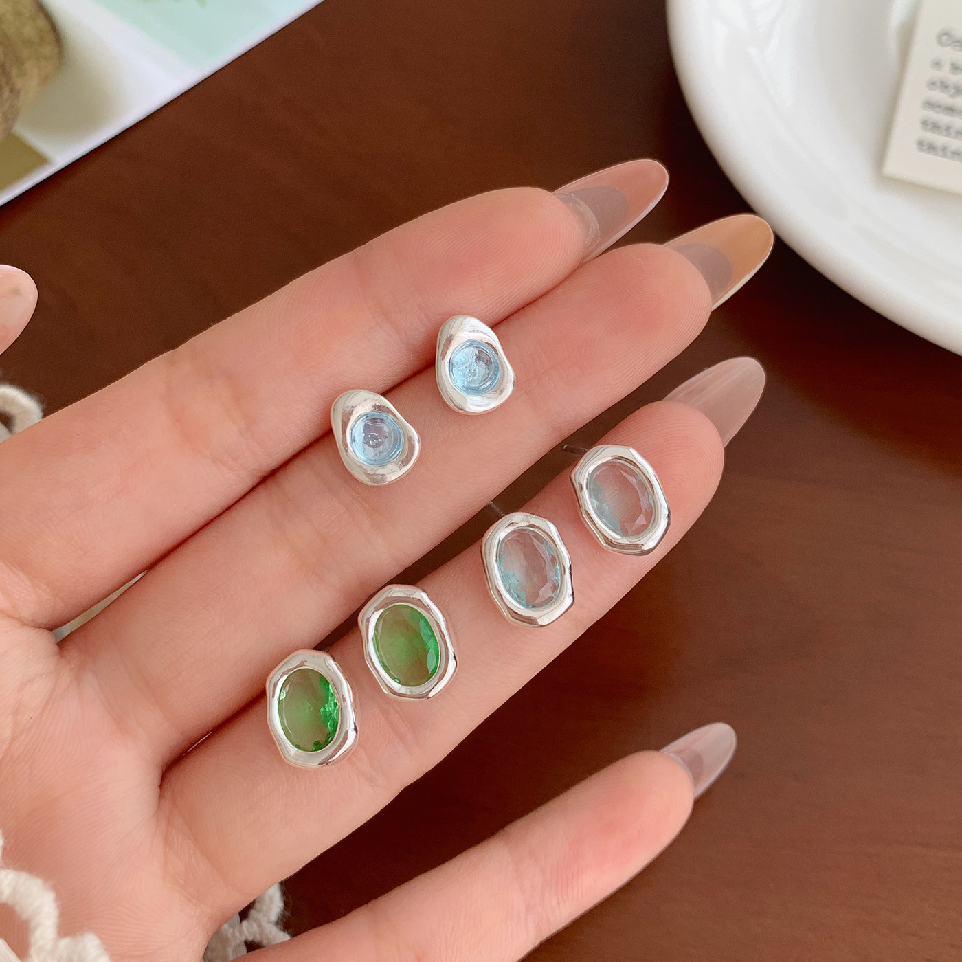 Korean-style sea blue green copper slightly inlaid zircon oval stud earrings, women's silver needle, fresh and fair, elegant and simple daily earrings full figure