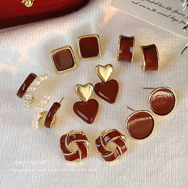 New Year red retro earrings for women, 2025 new style bestsellers, exquisite stud earrings, elegant and light luxury, festive earrings for the Spring Festival details Picture