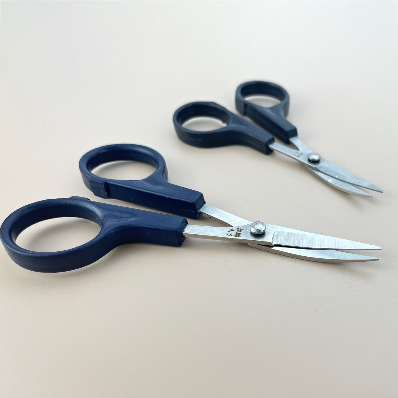 Yipeng Qiao Tou Tailor, cutting embroidery, cutting small scissors, thread ends, cross-stitch cutting, sewing, elbow, arc, eyebrow shaping, and small scissors Specification drawing