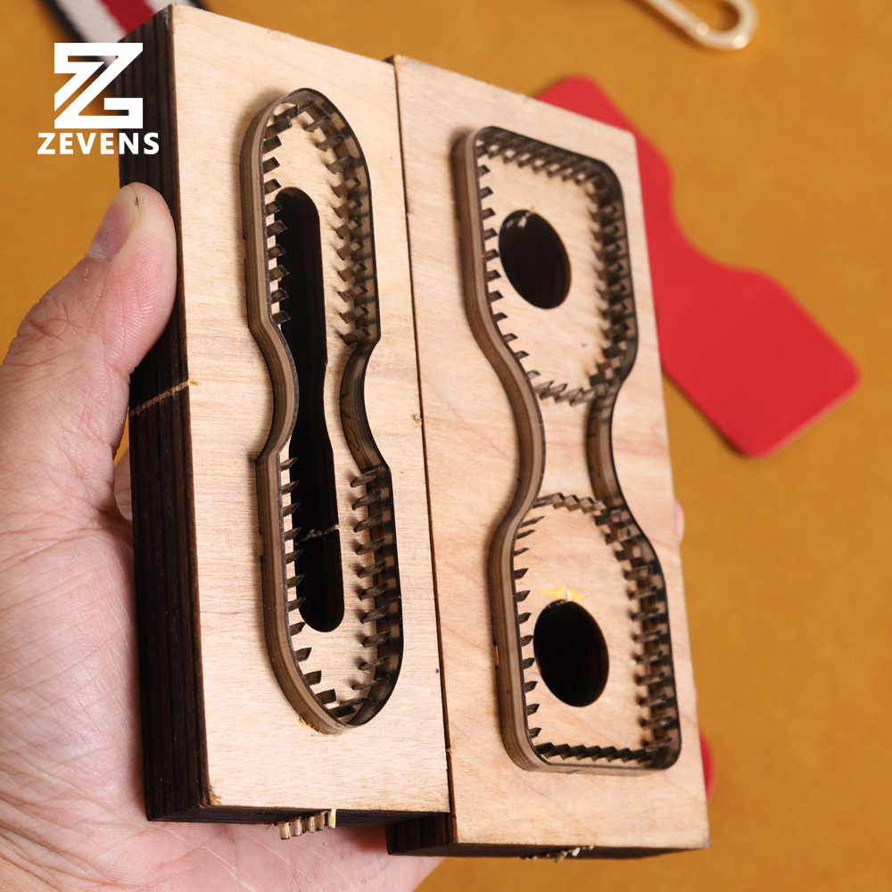 The back-head knife mold with a cutting tool for Japanese steel wood board leather cutting is sharp and convenient. It is a knife mold for leather goods Application Scenario