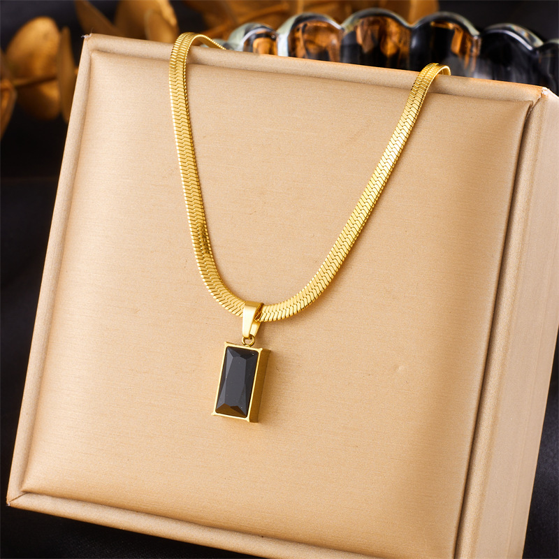 Korean style, simple and versatile black rhinestone inlaid square pendant, blade chain, stainless steel gold-plated necklace full figure