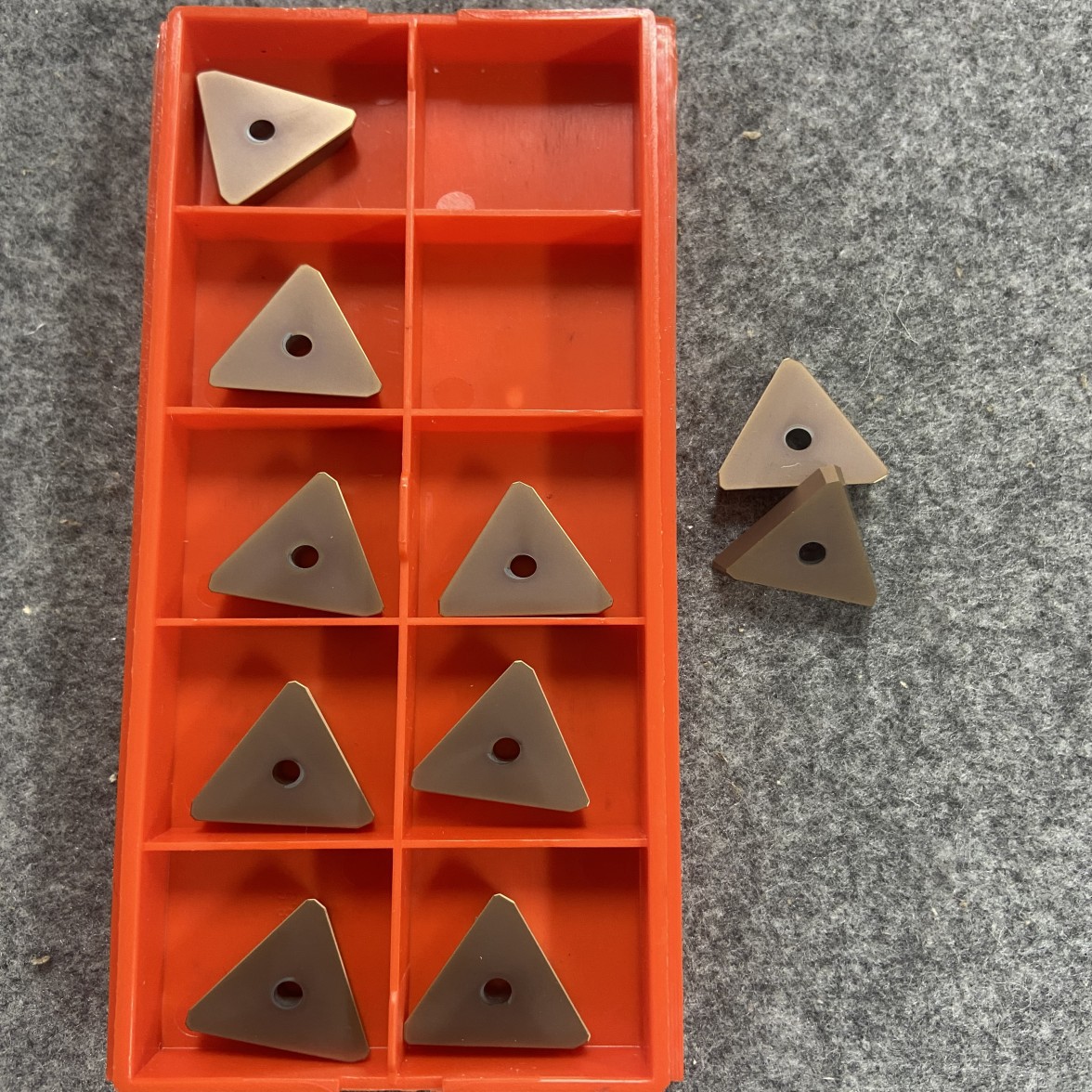 TPKN2204 right-angle CNC triangular milling cutter blade steel parts 90-degree super-hard alloy gantry milling die steel Application Scenario
