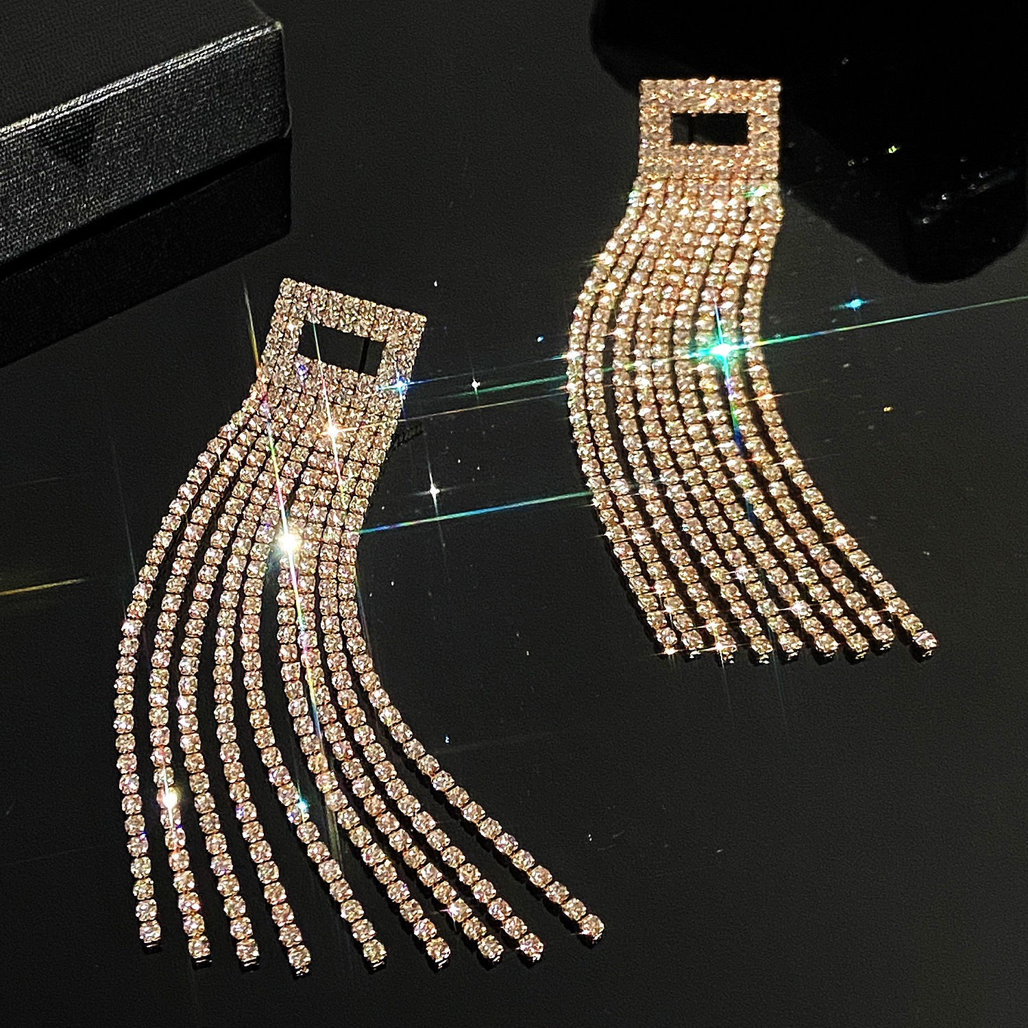 New cross-border ultra-sparkling long tassel earrings, women's ins style, exaggerated European and American full diamond light luxury butterfly earrings Application Scenario