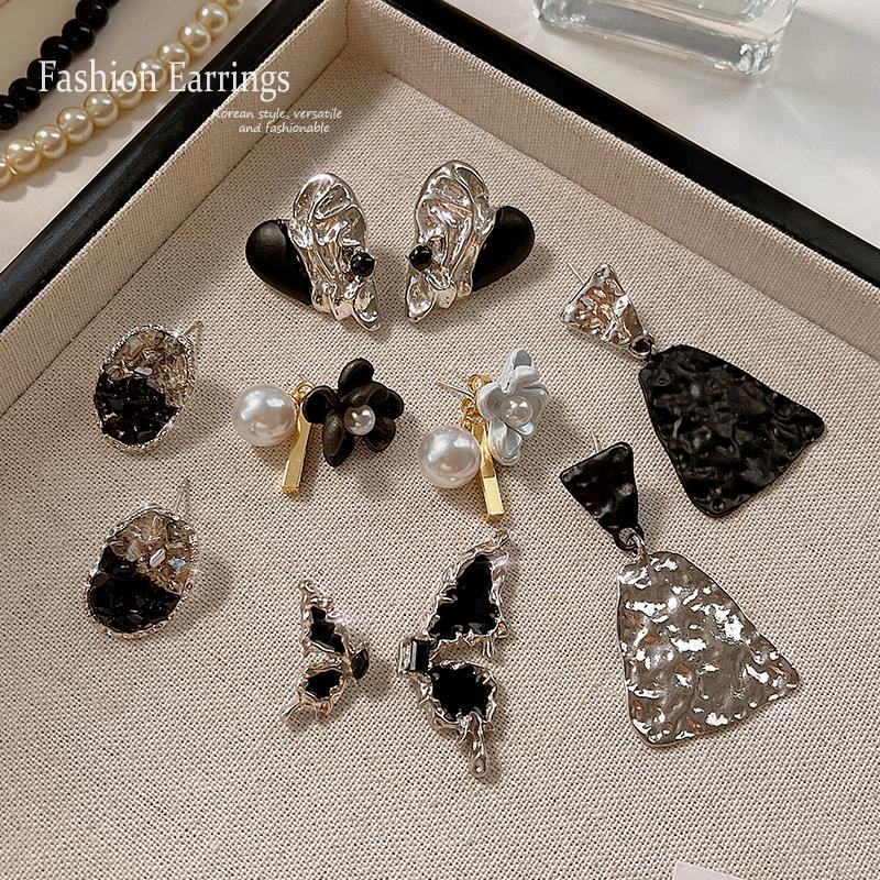Black, light luxury, high-end and elegant stud earrings, female Internet celebrity retro earrings, 2025 new style bestsellers, niche earrings and earrings Specification drawing