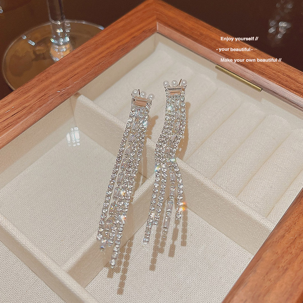 Elegant and light luxury long tassel earrings with a high-end feel, super shiny full diamond pearl earrings, versatile for autumn and winter, cold style earrings Specification drawing